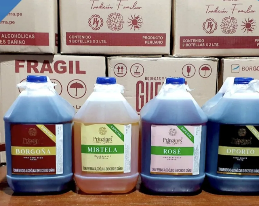 Vinos en galoncito de Chincha en cajas